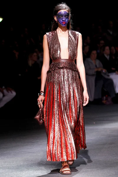 Look 49